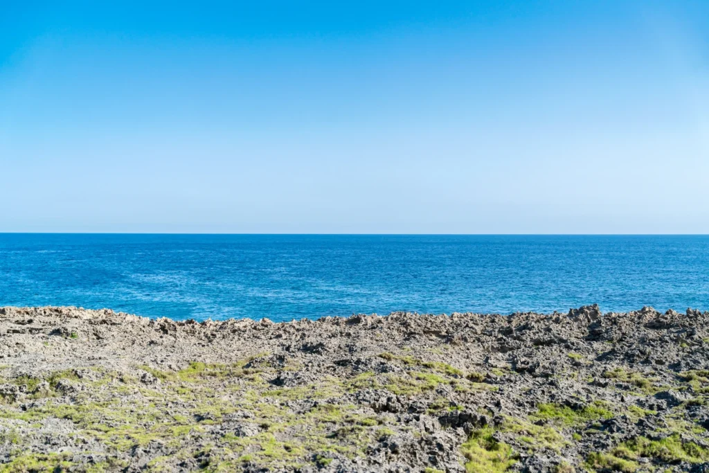 The barren appearance of the Aragot rock field without flowers.