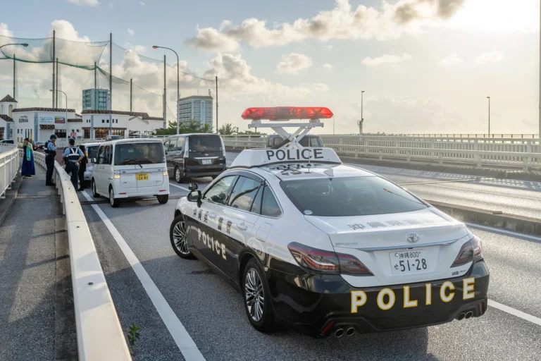 2025年8月6日沖繩天氣 租車發生事故時，應迅速向警方報告並說明情況。用簡單的英語也可以。