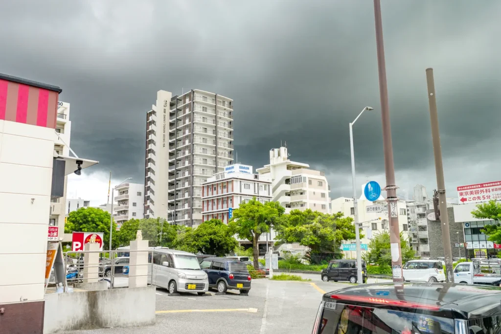 The weather in Okinawa on 23rd August 2025: The sky over Naha city was filled with very dark clouds, but it didn't rain much.