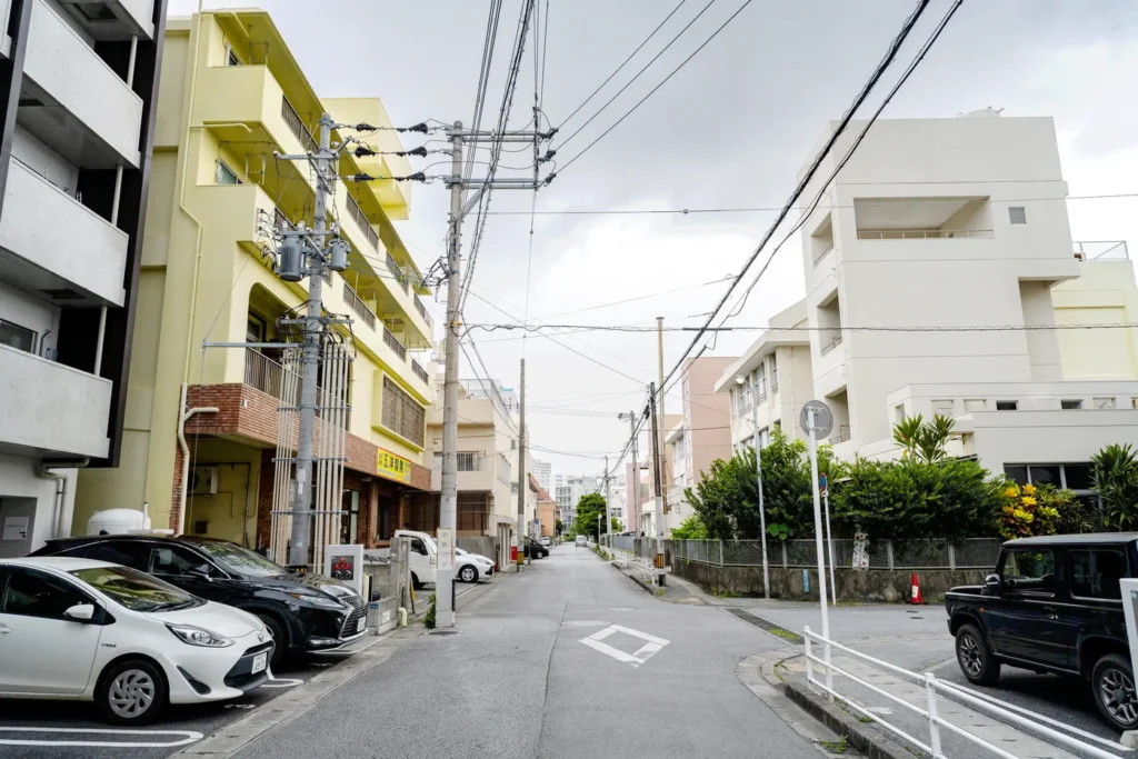 The weather in Okinawa on 23rd August 2025 in Miebashi: There was a brief drizzle lasting about 10 minutes, leaving the ground slightly damp.