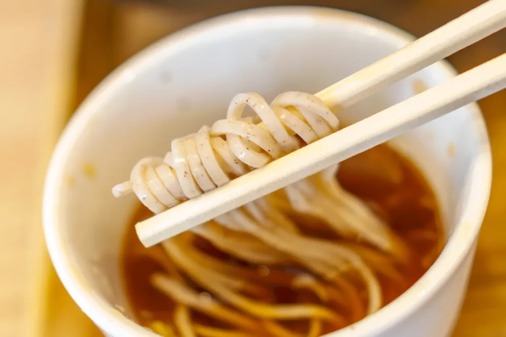 오키나와 맛집 생소바 나카무라 간장 소스에 담궈진 자루소바 면