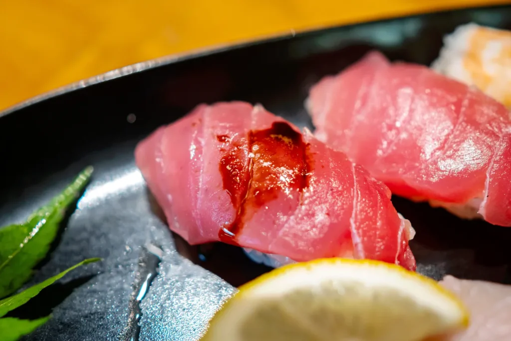 오키나와 맛집 유카와 계절요리 간장 디스펜서를 시용한 모습