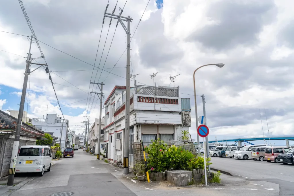 本部曇り高山食堂前