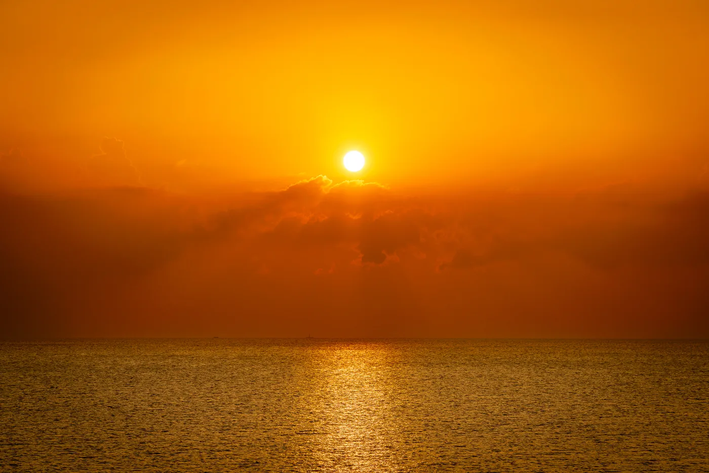 2025年10月14日 沖縄の天気と夕日
