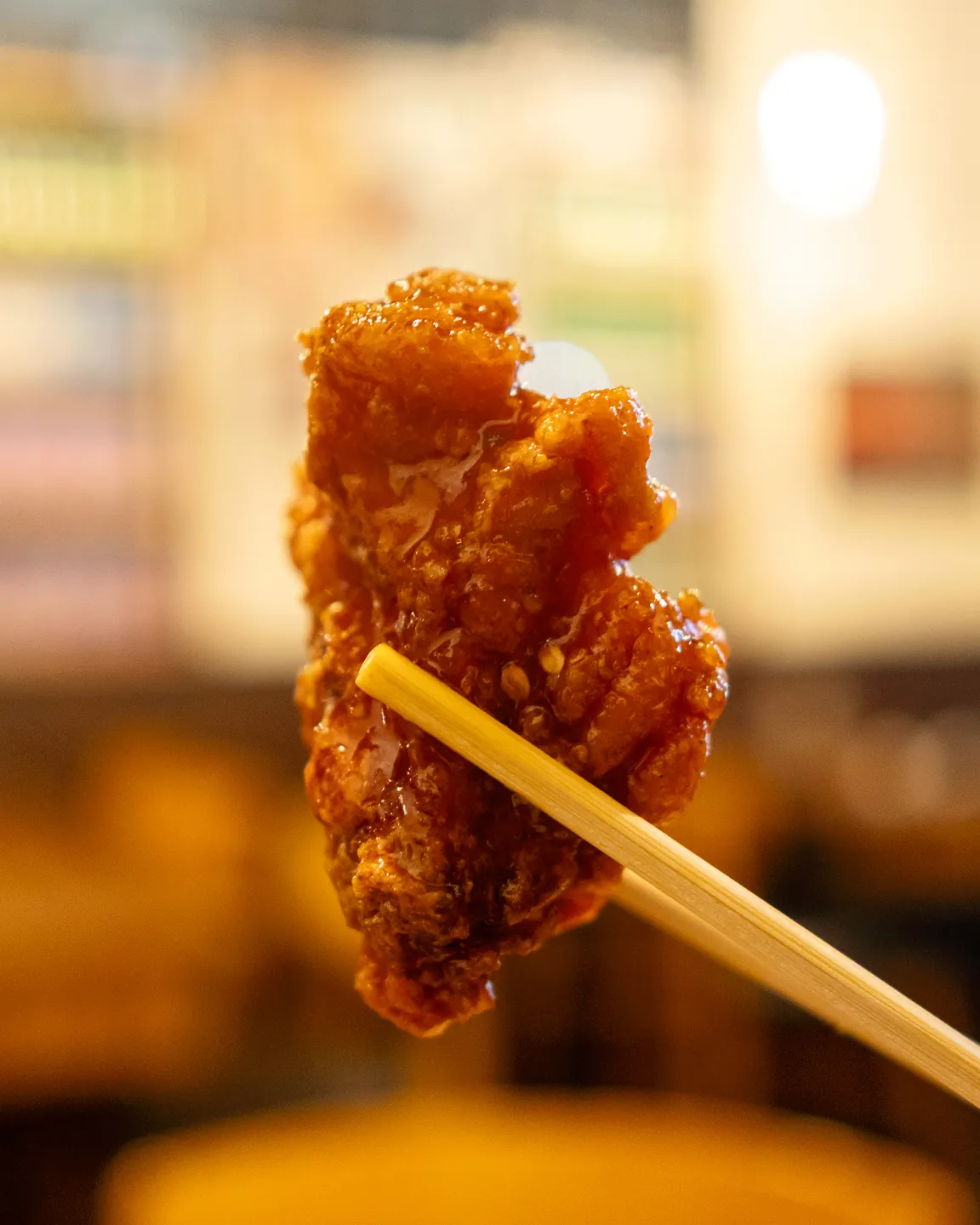 양념 치킨의 디테일한 모습