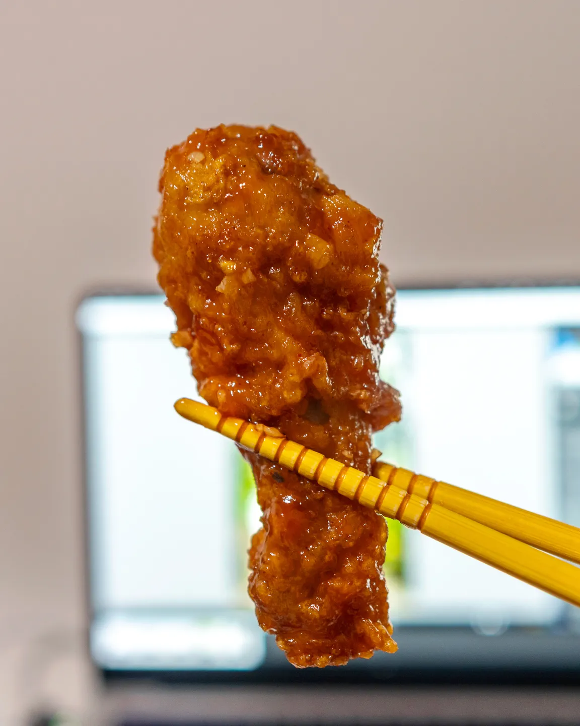 맵지 않은 일반 양념치킨